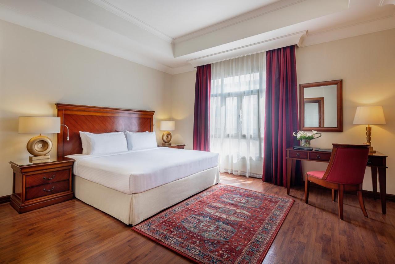 Executive Suite,1213860361:JPEG